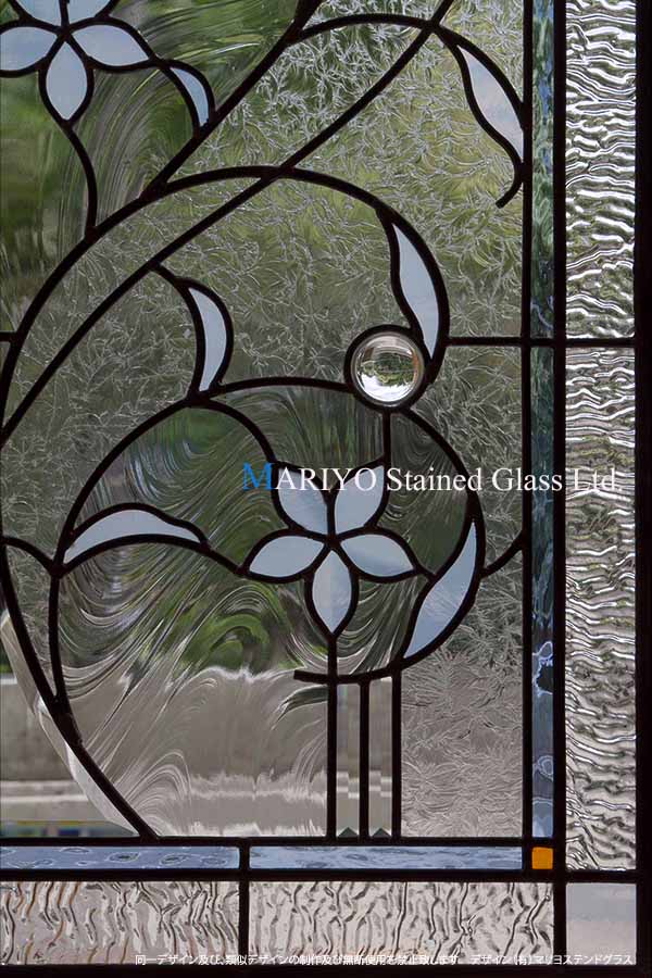 白い花図案のステンドグラス画像工房下部分 作家ブログ 小林一夫