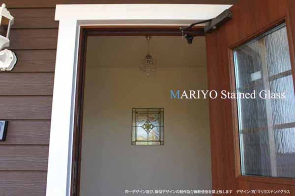 玄関正面のステンドグラス-石川県